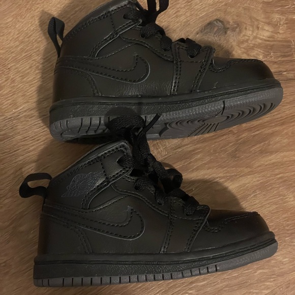 Jordan Other - Nike ‘Black out’ Jordan 1 SE size 5C